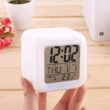 Reloj Despertador Cubo con LED multicolor - Tienda Clic